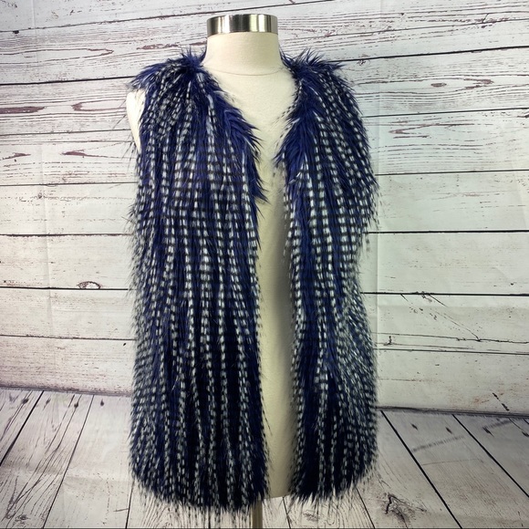 Hot & Delicious Jackets & Blazers - Hot & Delicious faux fur feather open vest size M